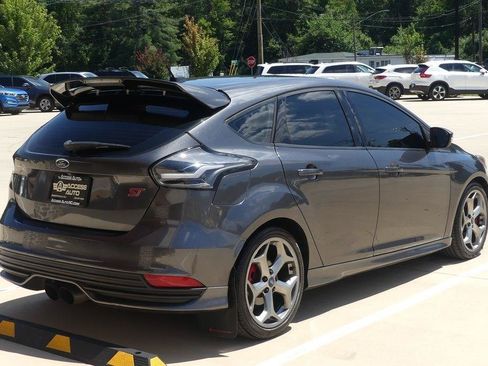 Used 2018 Ford Focus ST FWD image 5