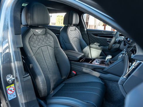 Used 2025 Bentley Flying Spur Plug-In Hybrid AWD/4WD image 63