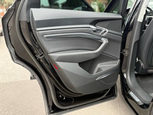 Used 2019 Audi e-tron Premium Plus image 30