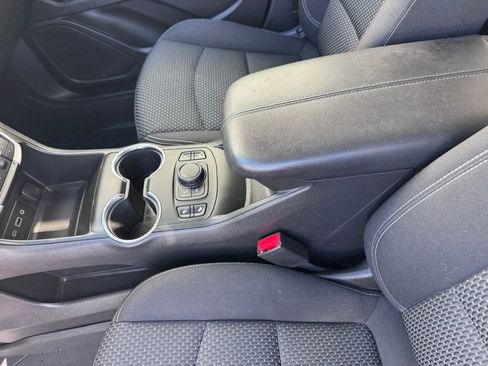 Used 2022 GMC Terrain SLE w/ Driver Convenience Package image 16