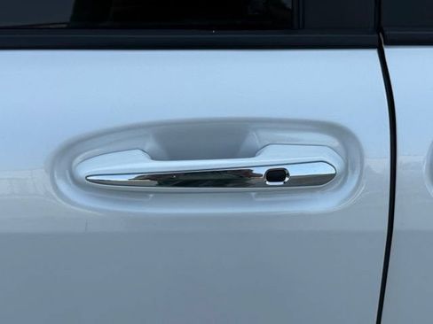 Used 2025 Toyota Sienna XLE FWD image 13