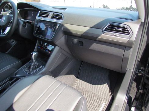 Used 2022 Volkswagen Tiguan SE FWD image 18