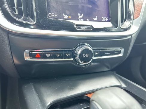 Used 2022 Volvo S60 B5 Inscription image 29