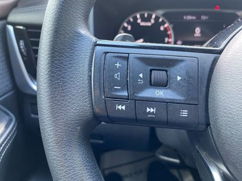 Used 2023 Nissan Rogue SV image 19