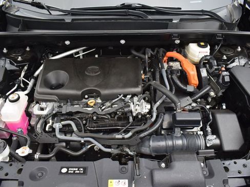 Used 2022 Toyota RAV4 LE AWD/4WD image 8