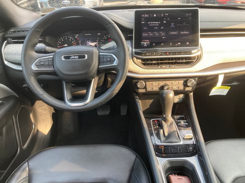 Used 2023 Jeep Compass Latitude w/ Convenience Group AWD/4WD image 8