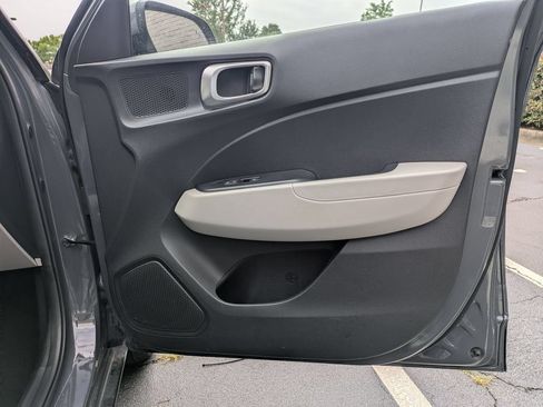 Used 2025 Hyundai Venue SEL FWD image 33