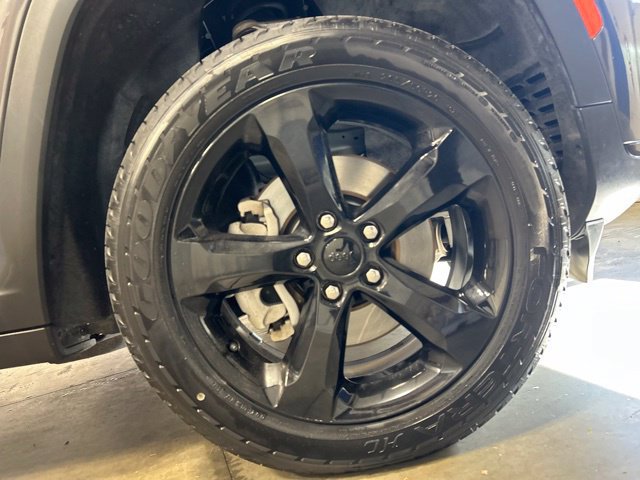 Used 2024 Jeep Grand Cherokee L Altitude AWD/4WD image 15