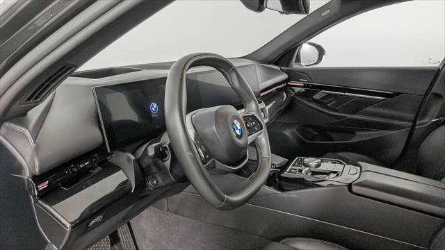 Used 2025 BMW 530i w/ Premium Package RWD image 24