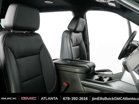 Used 2022 Chevrolet Suburban LT w/ Luxury Package image 23