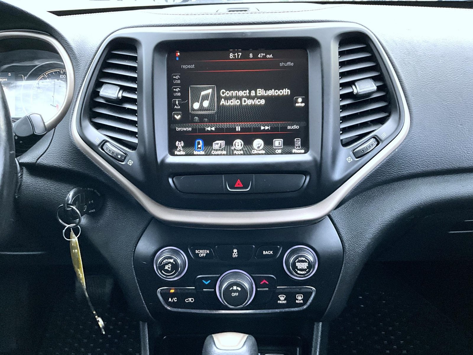 Used 2016 Jeep Cherokee Latitude w/ Cold Weather Group FWD image 14