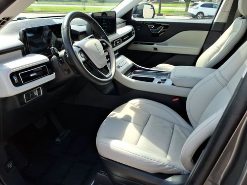 Certified 2025 Lincoln Aviator Reserve w/ Illumination Package AWD/4WD image 11