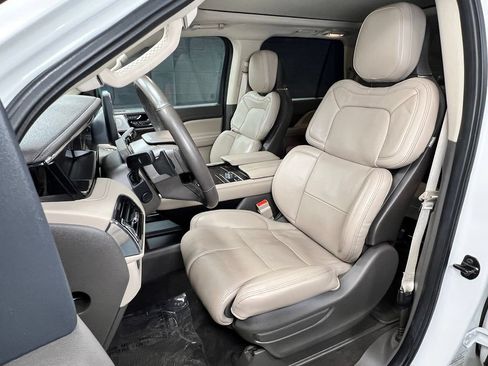 Used 2023 Lincoln Navigator Reserve AWD/4WD image 7