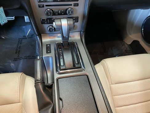 Used 2010 Ford Mustang Coupe RWD image 19