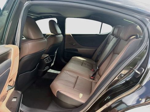 Used 2025 Lexus ES 300h w/ Accessory Package (Z2) FWD image 21