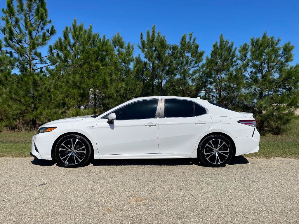Used 2020 Toyota Camry SE FWD image 9