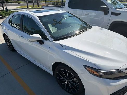 Used 2024 Toyota Camry SE w/ Convenience Package FWD image 4