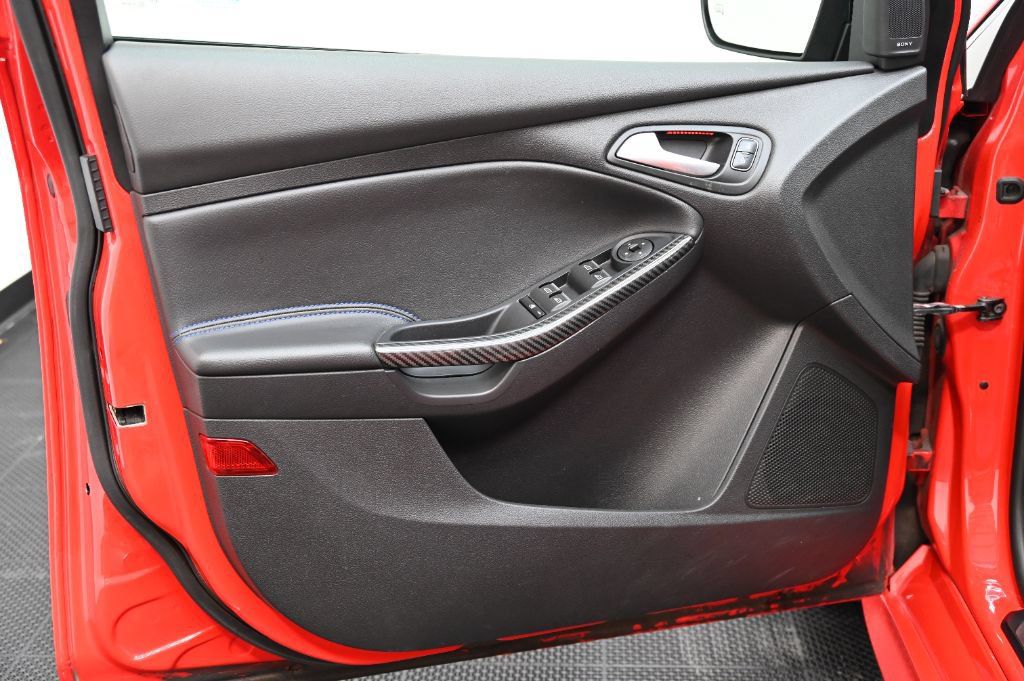 Used 2018 Ford Focus RS AWD/4WD image 19