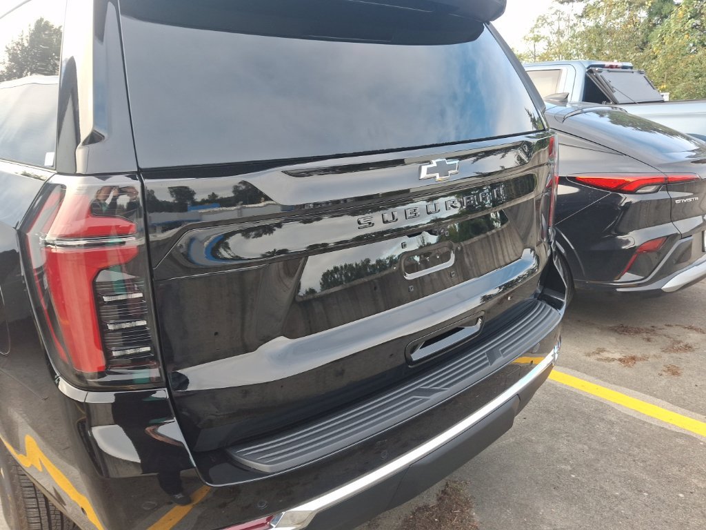 Certified 2026 Chevrolet Suburban LS w/ LPO, Dark Essentials Package AWD/4WD image 8