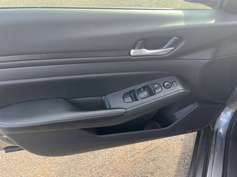 Used 2025 Nissan Altima 2.5 SV FWD image 18