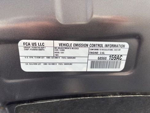 Used 2023 Chrysler Pacifica Touring-L FWD image 23