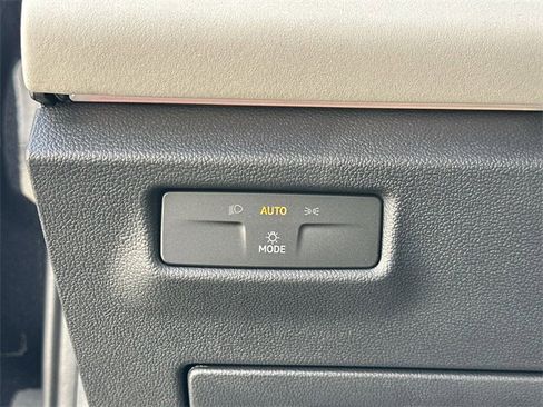 New 2026 Volkswagen Tiguan SE image 16