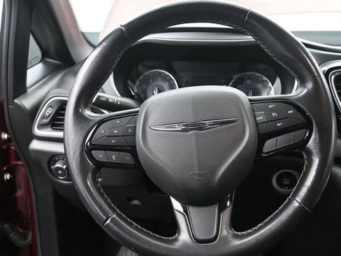 Used 2020 Chrysler Pacifica Touring w/ S Appearance Package FWD image 27