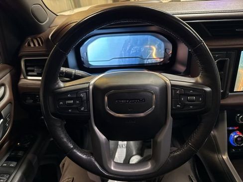 Used 2022 GMC Yukon XL Denali w/ Denali Premium Package AWD/4WD image 14
