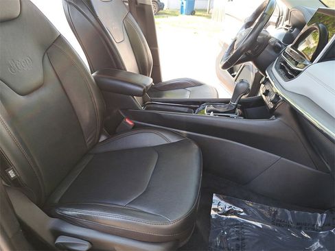 Used 2022 Jeep Compass Limited image 10