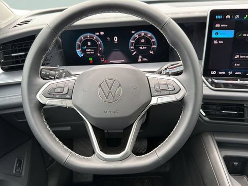 New 2026 Volkswagen Tiguan SE FWD image 13
