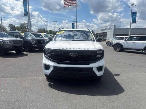 Used 2025 Ford Expedition Active AWD/4WD image 2