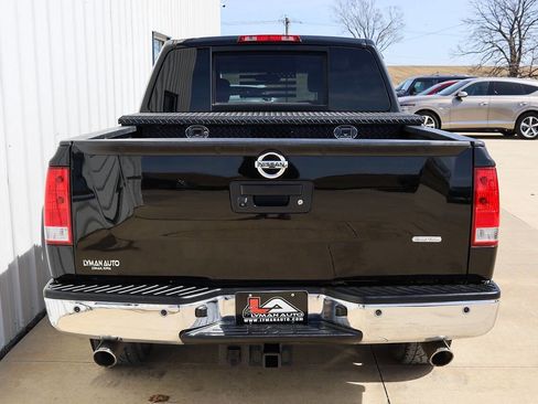 Used 2015 Nissan Titan SV w/ SV Value Truck Package AWD/4WD image 4