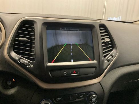 Used 2018 Jeep Cherokee Limited AWD/4WD image 7