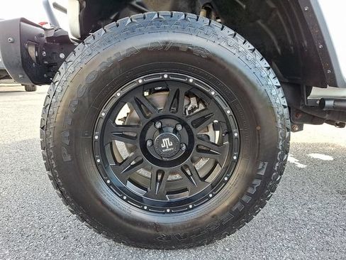 Used 2018 Jeep Wrangler Unlimited Rubicon AWD/4WD image 8