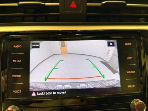 Used 2022 Volkswagen Passat 2.0T SE image 45