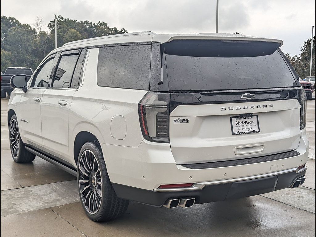Used 2025 Chevrolet Suburban High Country AWD/4WD image 8