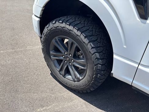 Used 2021 Ford F150 Lariat w/ Equipment Group 502A High AWD/4WD image 4