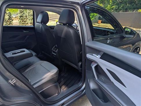 Certified 2025 Volkswagen Tiguan SE w/ Panoramic Sunroof Package AWD/4WD image 14