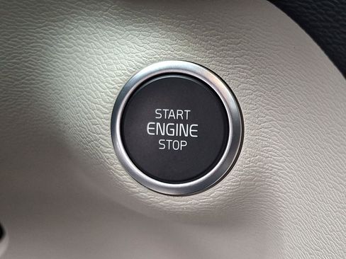 Certified 2023 Volvo XC40 B5 Ultimate w/ Protection Package Premier image 26