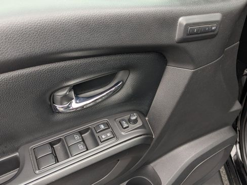 Used 2021 Nissan Titan PRO-4X w/ Pro-4x Convenience Package image 15