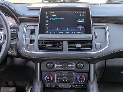 Certified 2023 Chevrolet Tahoe Z71 w/ Luxury Package AWD/4WD image 17