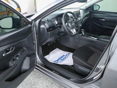 Used 2025 Nissan Sentra SV FWD image 3