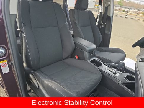 Used 2018 Toyota RAV4 XLE w/ Plus Extra Value Package image 15