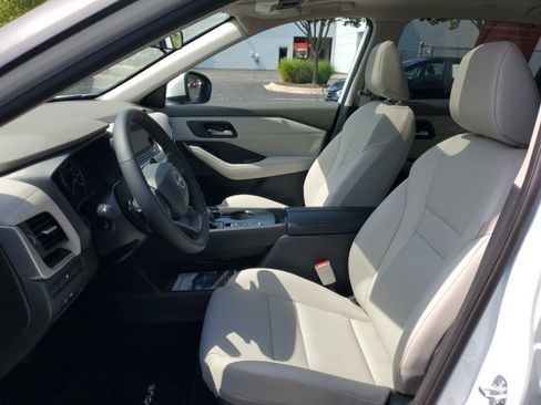 Certified 2025 Nissan Rogue SV w/ SV Premium Package FWD image 5