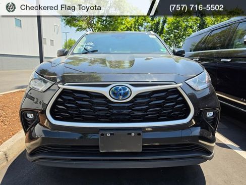 Used 2023 Toyota Highlander Bronze Edition AWD/4WD image 2