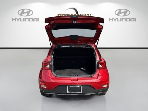 Used 2022 Hyundai Venue SEL image 24