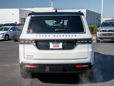 Used 2023 Jeep Grand Wagoneer 4WD image 4