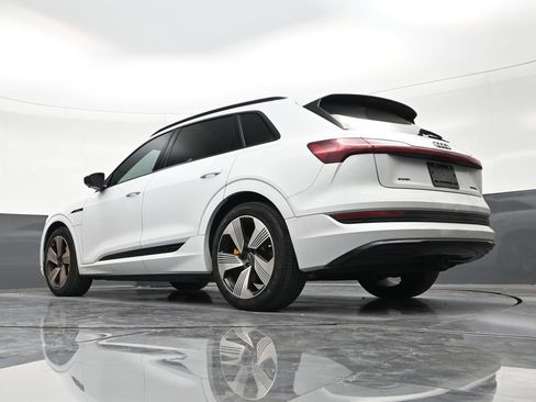 Used 2023 Audi e-tron Premium Plus w/ Premium Plus Package image 22