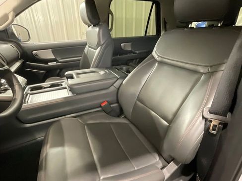 Used 2025 Ford Expedition Active RWD image 10