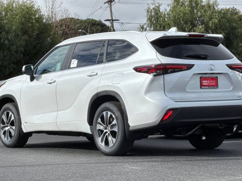 New 2026 Toyota Highlander XLE image 7